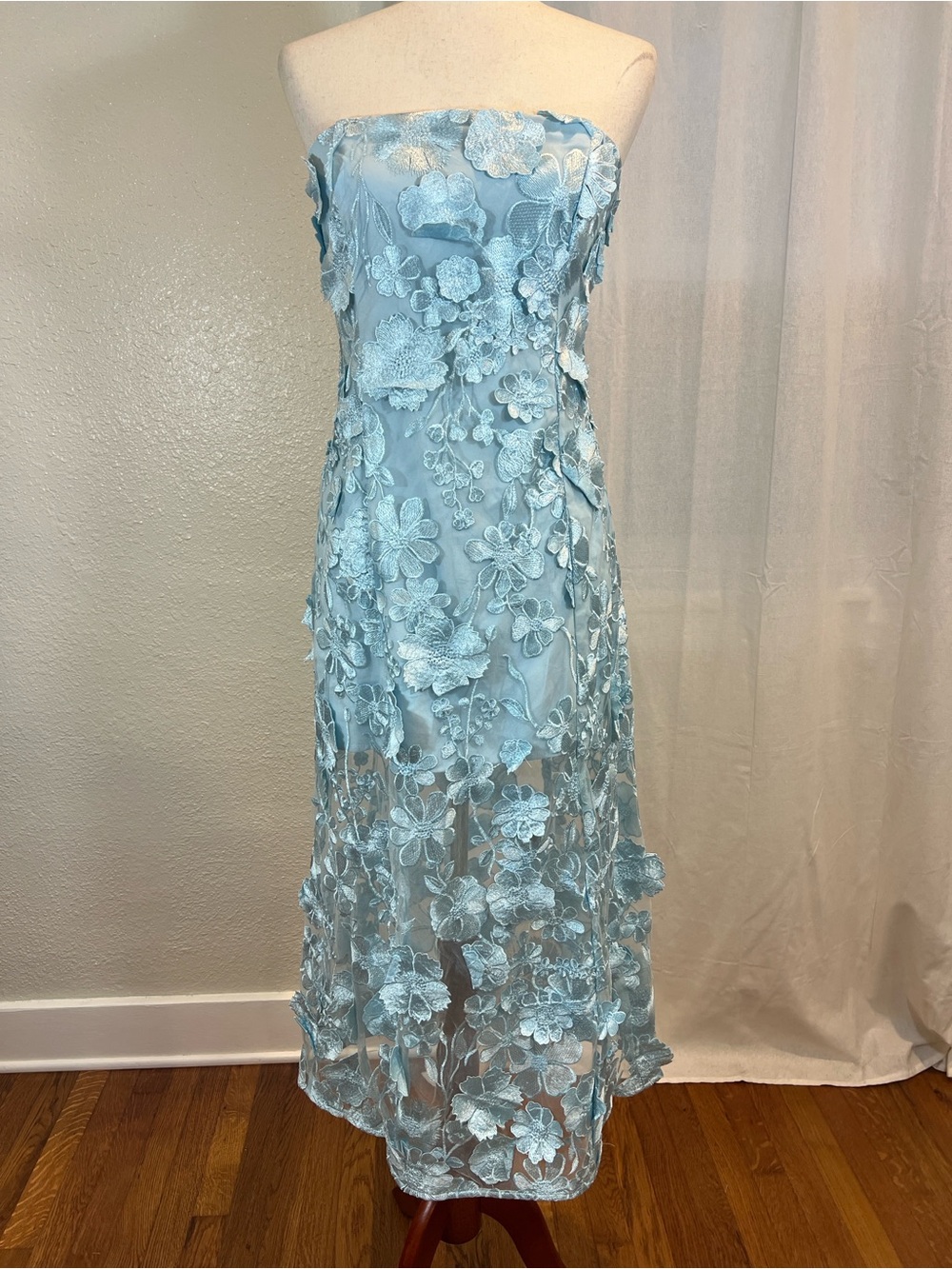 Endless Rose Strapless Light Blue Floral Appliqué Dress. Size M. NWT